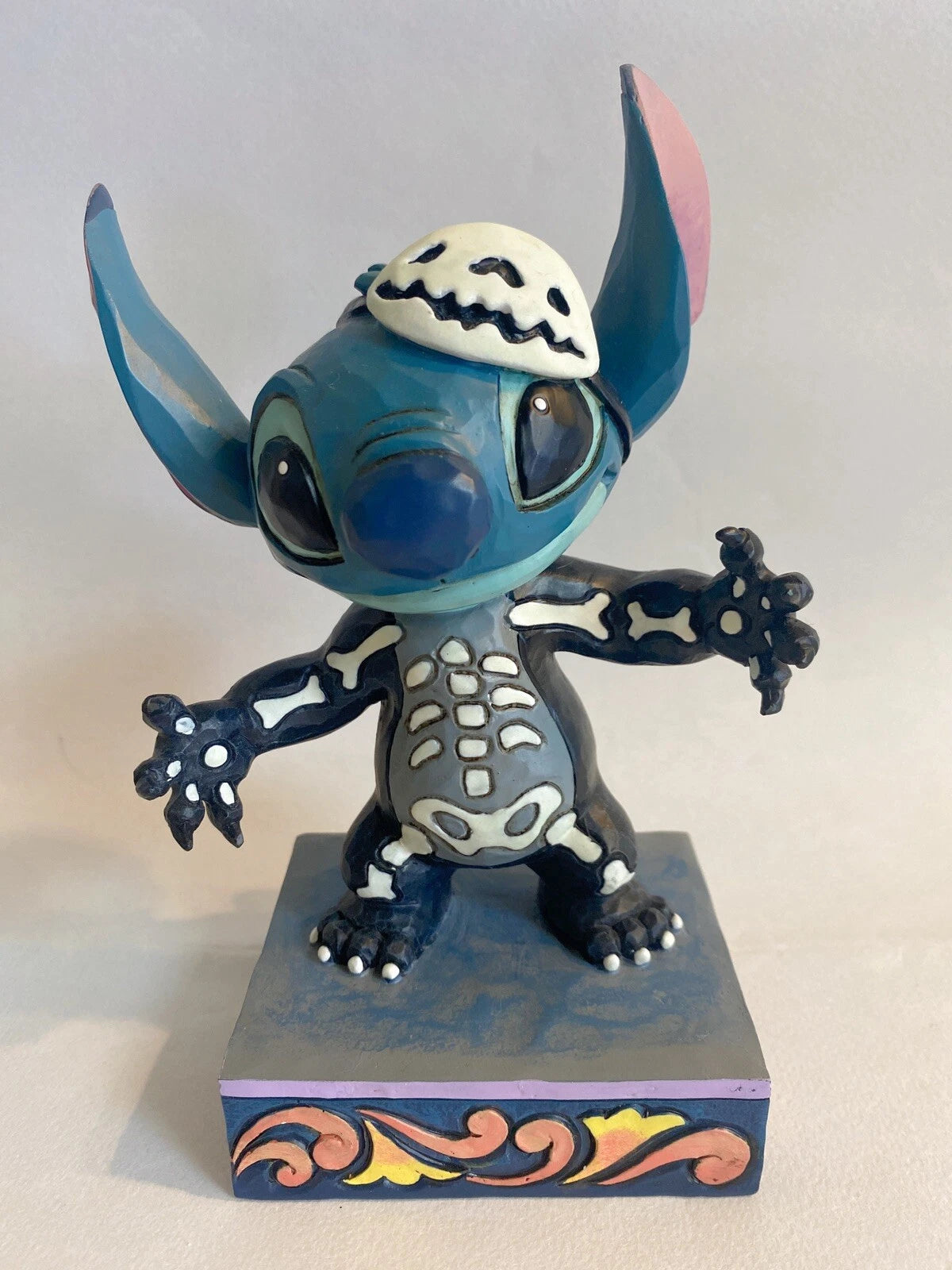 A GIFT OF LOVE FIGURINE